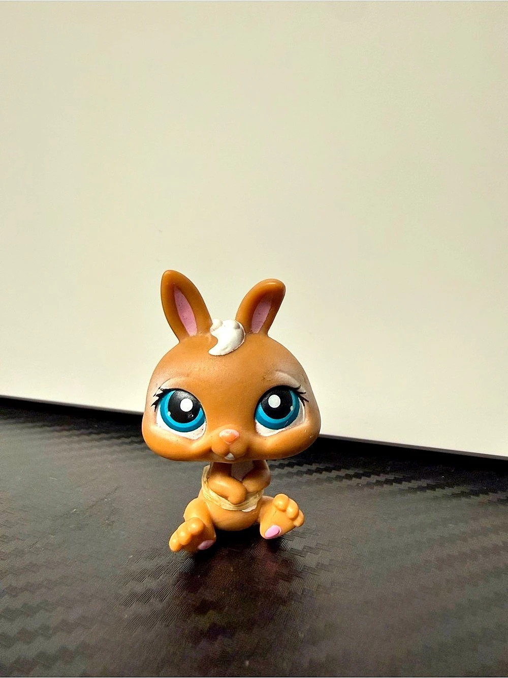 Littlest Pet Shop LPS Baby Bunny #220 Brown With Blue Eyes Hasbro Rabbit